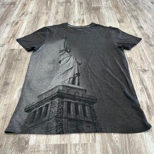 Old Navy Men’s gray city Americana streetwear Statue of Liberty print t-shirt